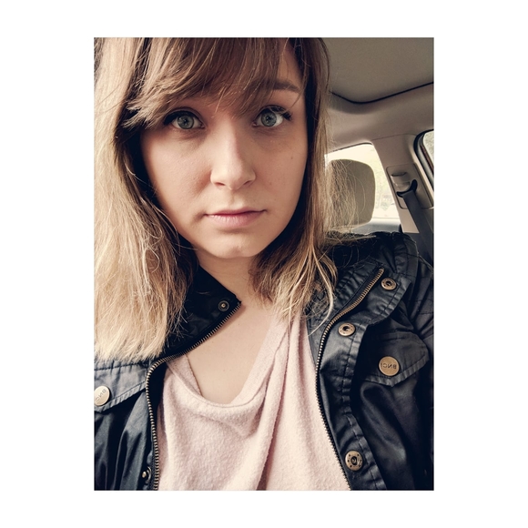 Meet your Posher, Sarah - Picture 1 of 1